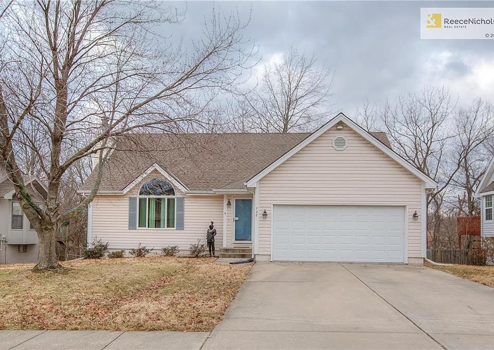 1st image of 728 NE Lyon Dr