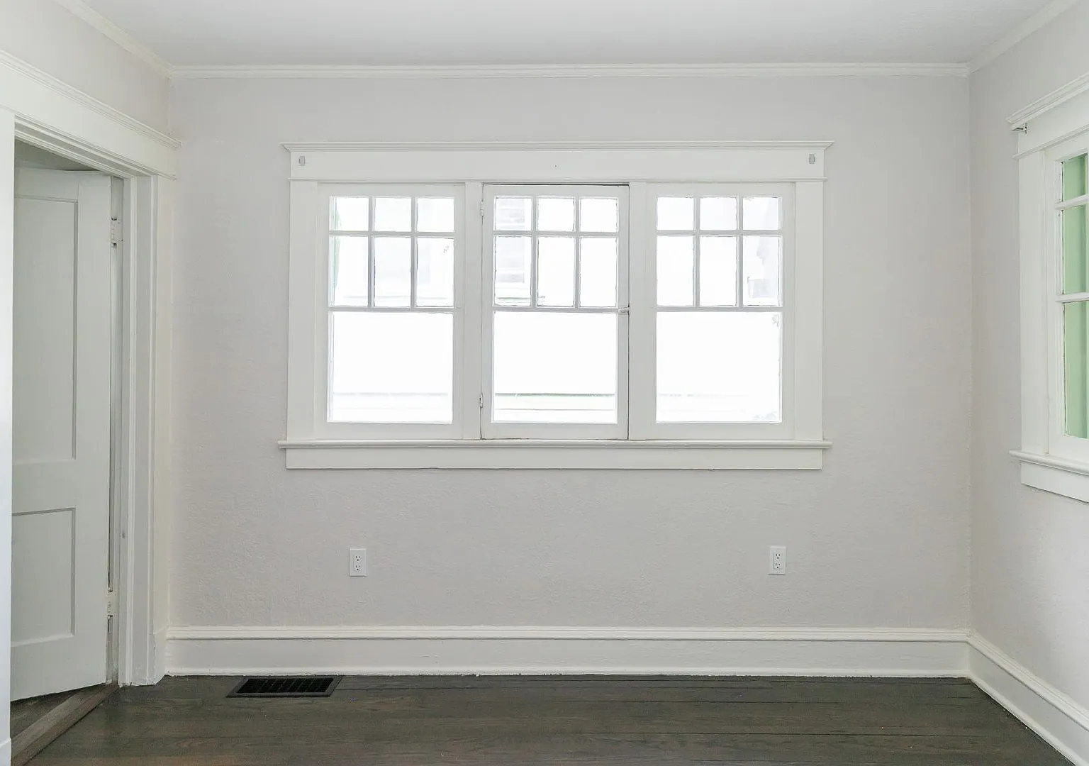 Kansas City 3 Bed 2 Bath Home — Photo 2