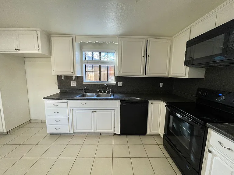 581 Ledwith Ct — Photo 7