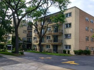 5214 Galitz St APT 101, Skokie, IL 60077