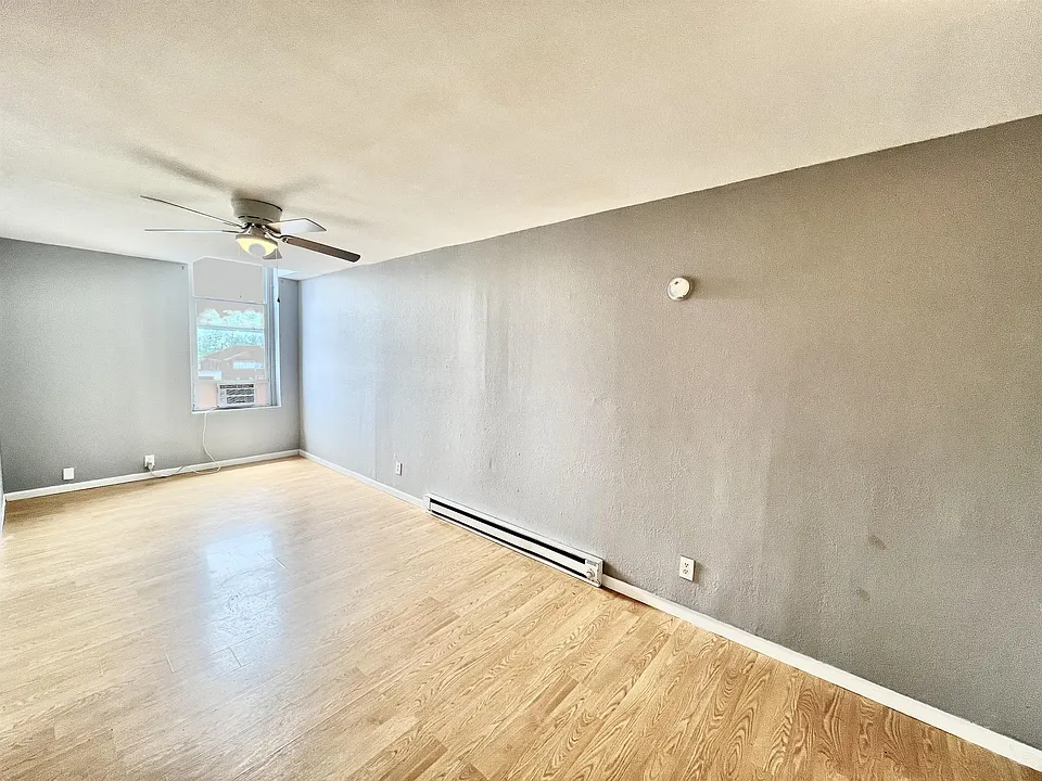 605 W Main St