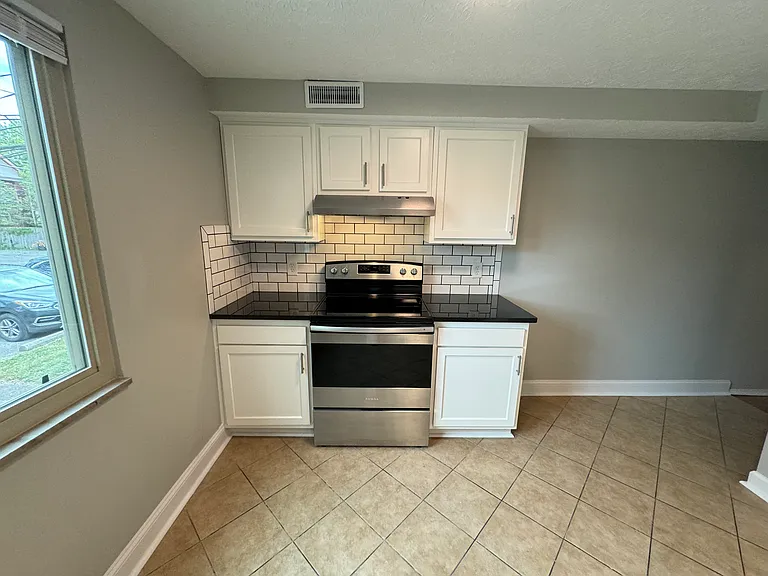 400 E 15th Ave #B4 — Photo 2
