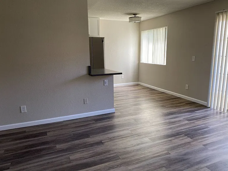 Los Olivos Apartments — Photo 21