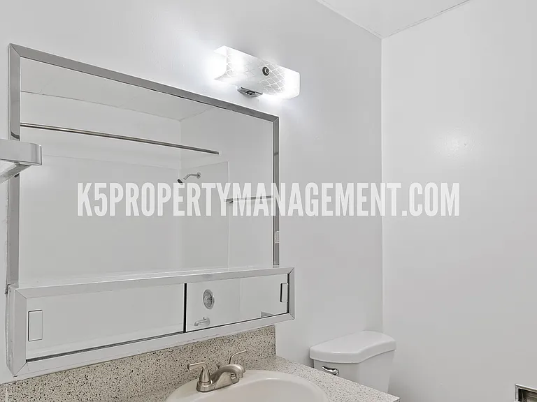 Town and Country Apartments — Photo 12