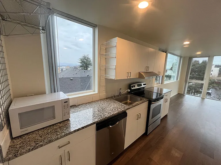 1814 E Denny Way #301 — Photo 1
