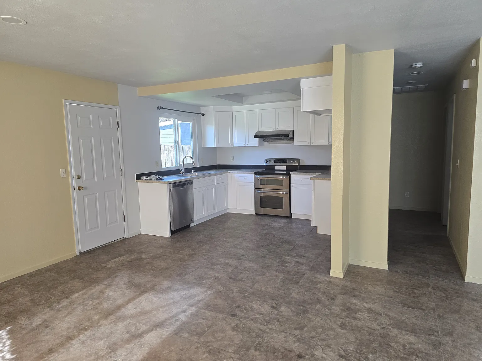 2 bed, 1200 sqft, $1,600 — Photo 3
