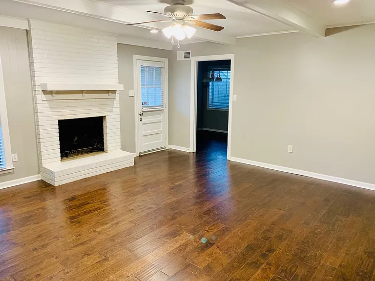 1624 W Churchill Downs Rd — Photo 5