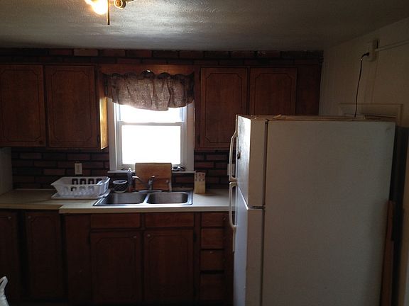 3rd image of 174 Laurel Hill Ave #2