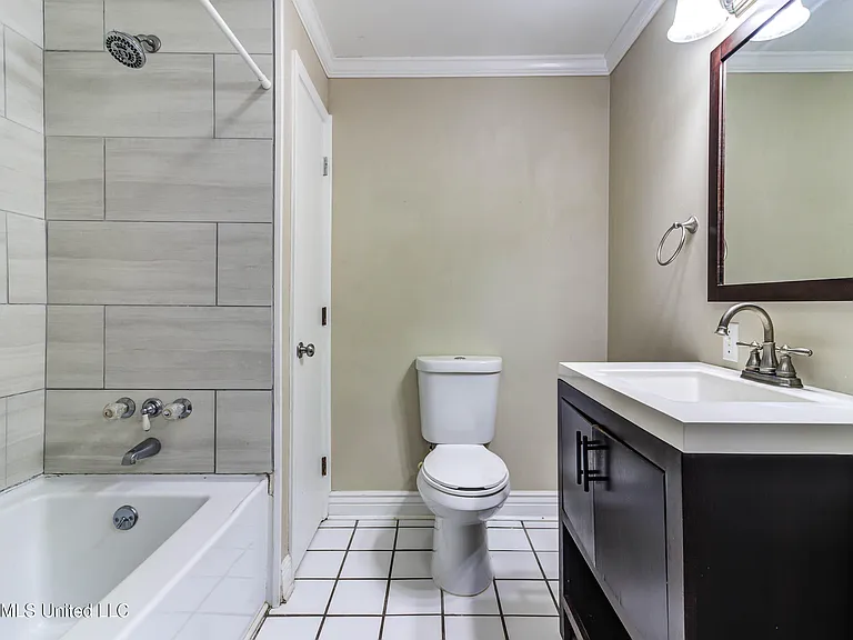 2323 Middlecoff Dr — Photo 16