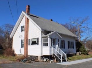 2 Hampden St, Chester, MA 01011