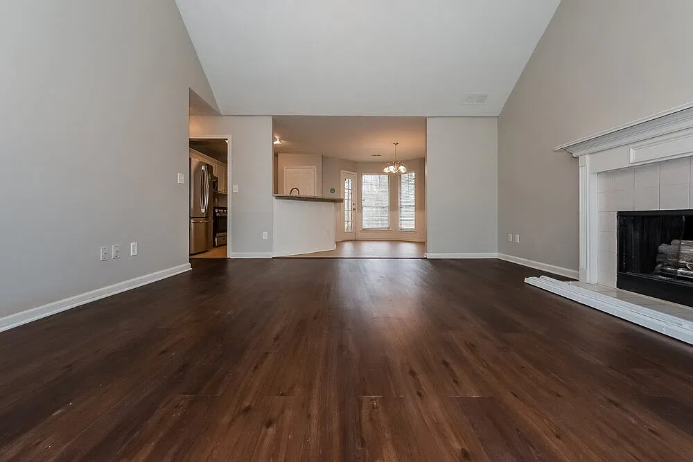 3 bed, 2.0 bath, 1327 sqft, $2,770 — Photo 3