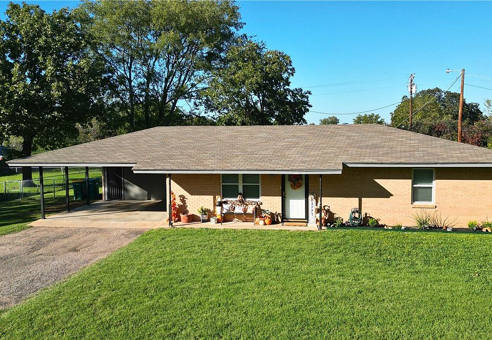 1st image of 209 Ash Dr