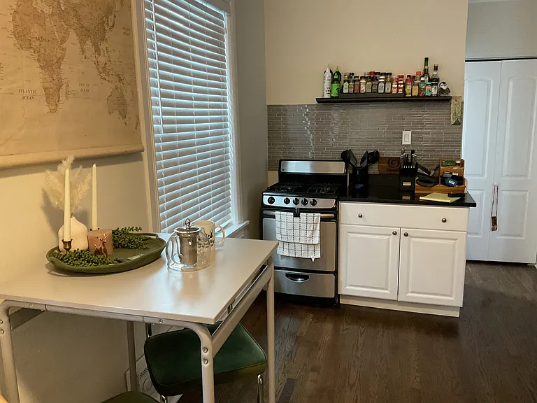 646 1/2 W Roscoe St #3N — Photo 6