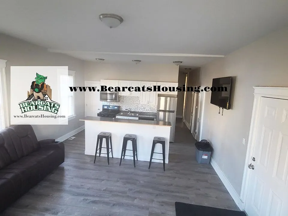 27 Leroy St