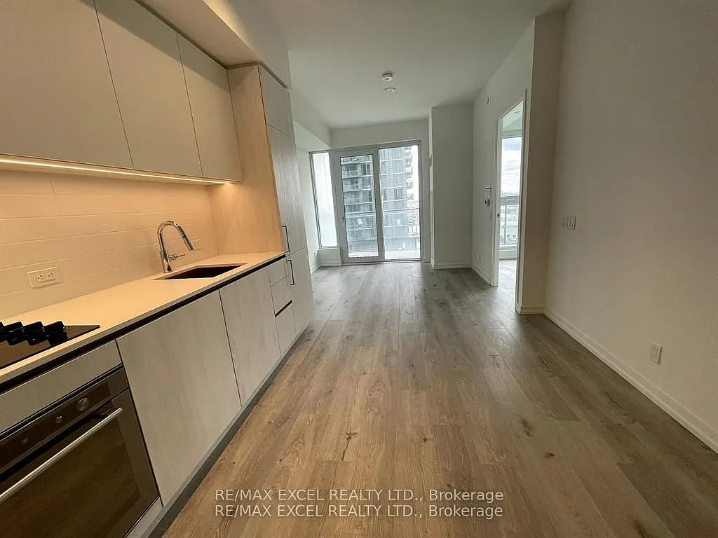 7890 Jane St — Photo 4