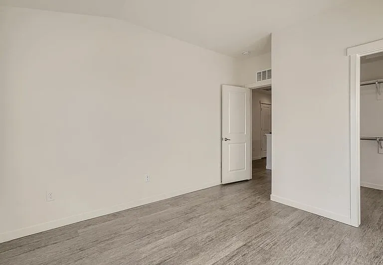 9720 Clermont Ln — Photo 13
