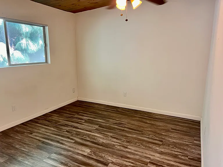 1210 W Lewis St #6 — Photo 9