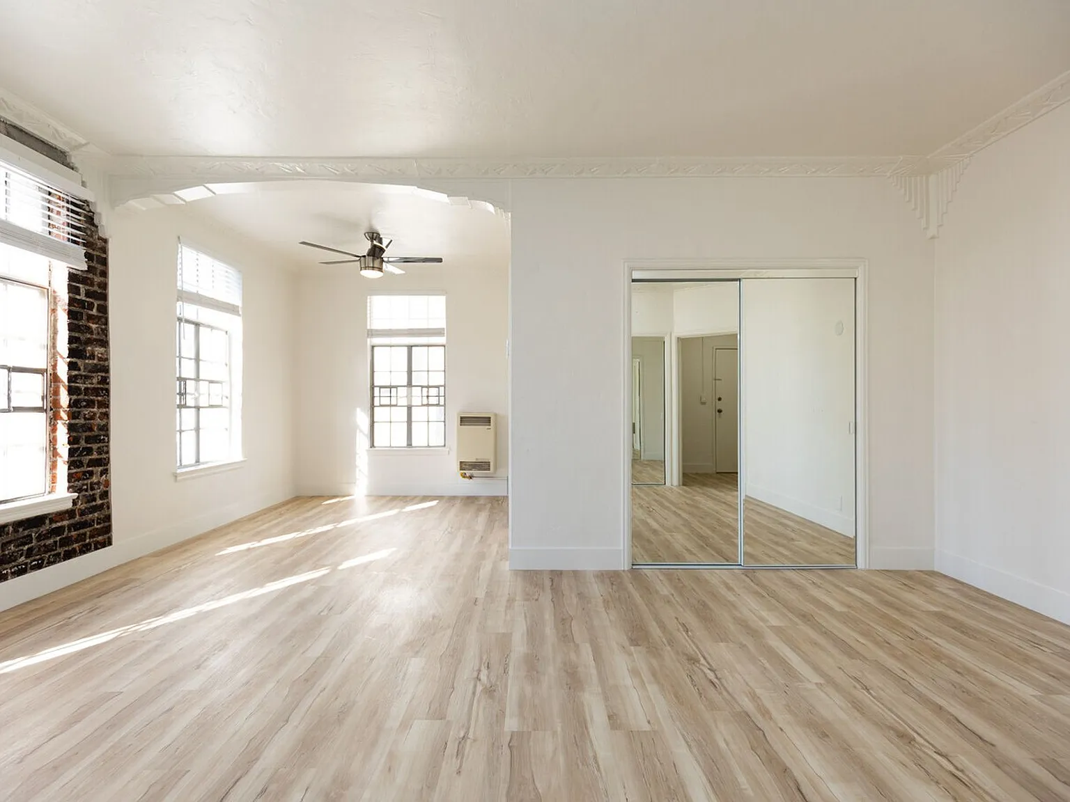 Kingsley Apartments | Historic Apartments in Koreatown — Photo 1