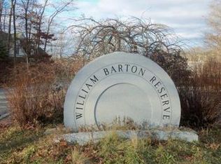 24 Daniel Page Ct, Tiverton, RI 02878