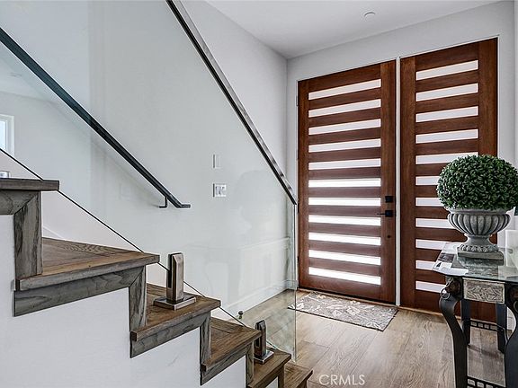 3rd image of 2701 Ruhland Ave