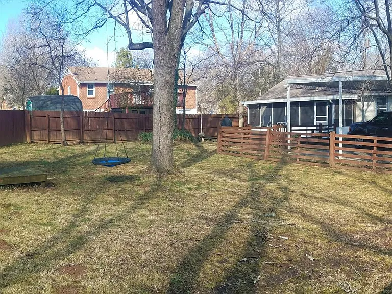 329 Lynn Dr — Photo 16