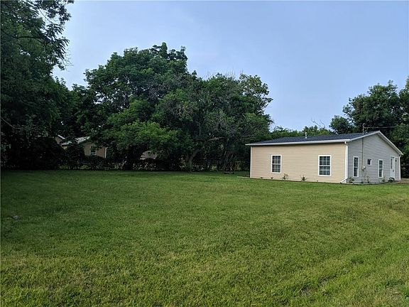 4th image of 4570 Mayflower Dr