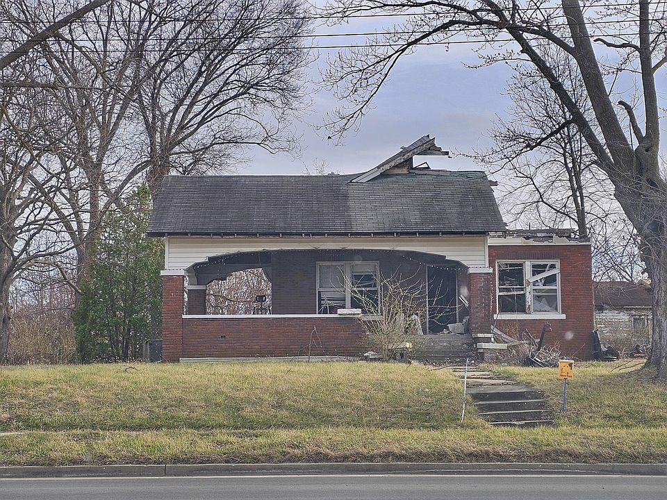 2nd image of 223 W Broadway