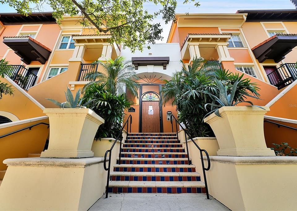 1st image of 100 4TH AVENUE S #325