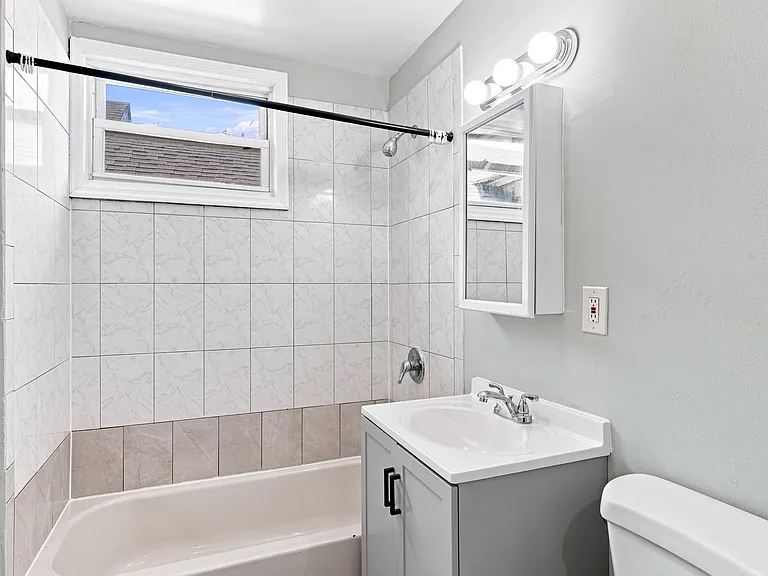 240 Halsted St — Photo 17