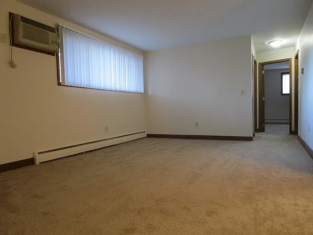 White Bear Manor Apts. — Photo 5