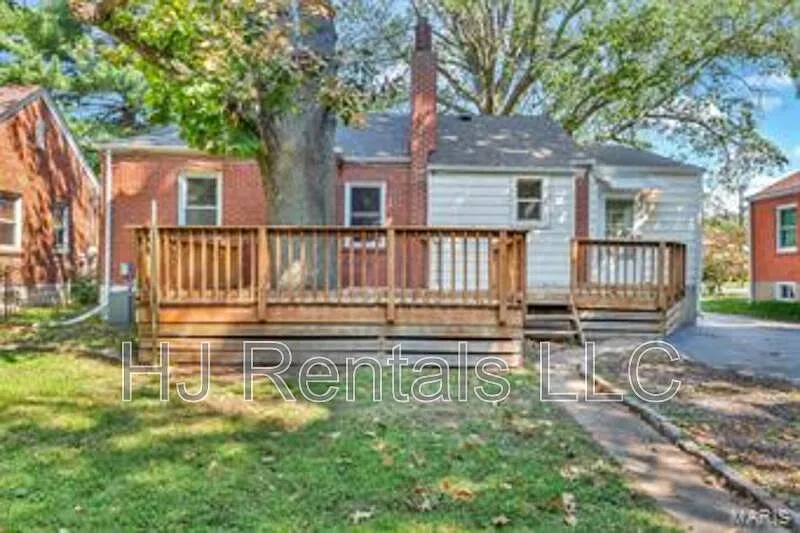 2 bed, 1.0 bath, 1115 sqft, $1,395 — Photo 3
