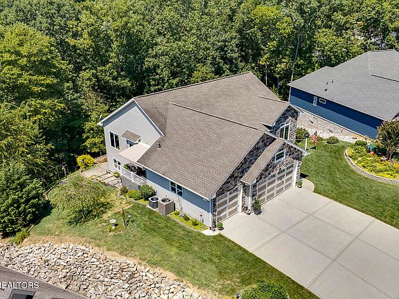 3rd image of 204 Osage Pl