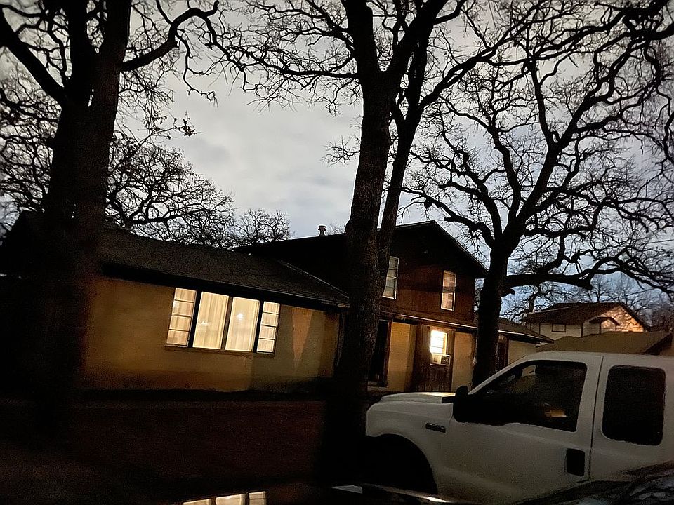 1st image of 2600 Oakwood Ter