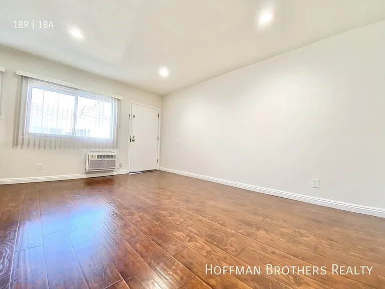 16215 Vanowen St #11 — Photo 6