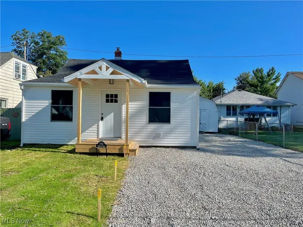 292 Redfern Rd, Chippewa Lake, OH 44215