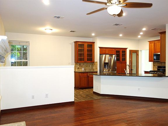 5th image of 3912 Newland Dr