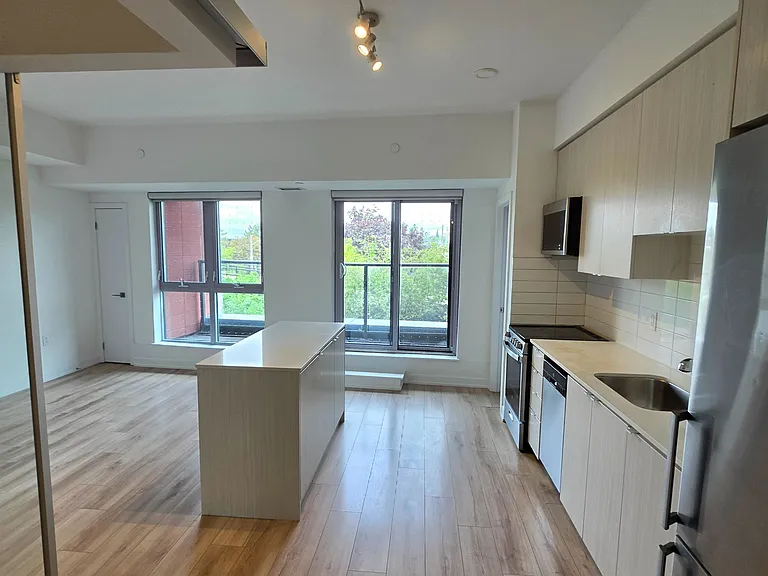 2433 Dufferin St #208 — Photo 31