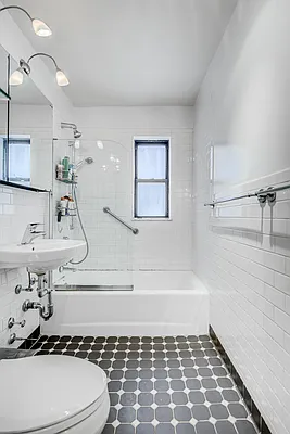 Rented by Mayell LLC | media 18