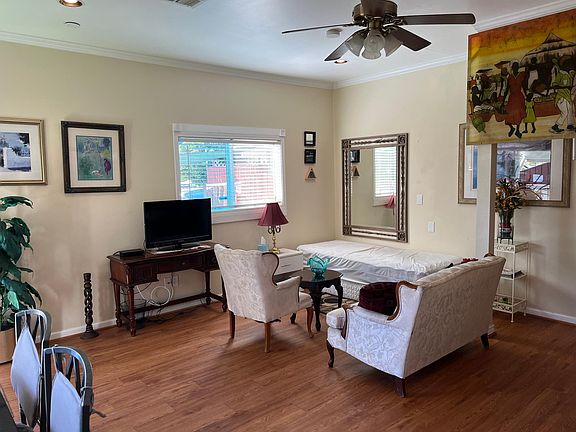 5th image of 5402 Fallbrook Ave #2