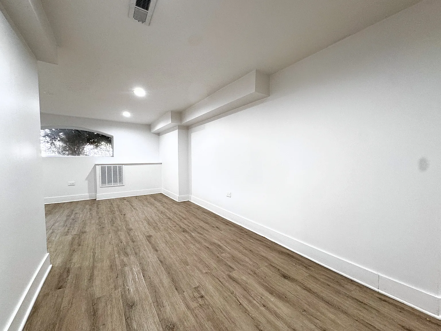 3346 N Central Park Ave — Photo 2