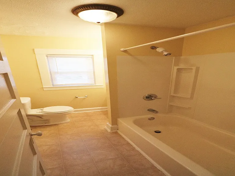 Well-maintained Double with Small Yard — Photo 16