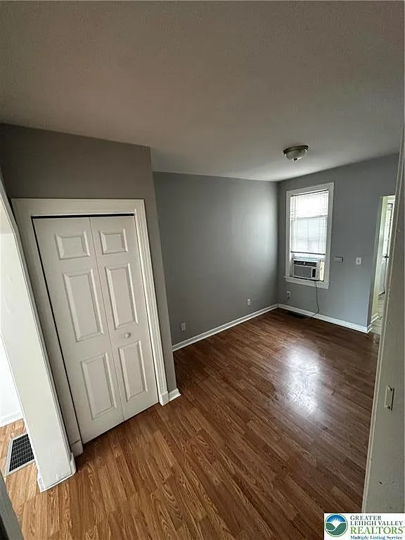 3 bed, 1.0 bath, 1392 sqft, $1,999 — Photo 3