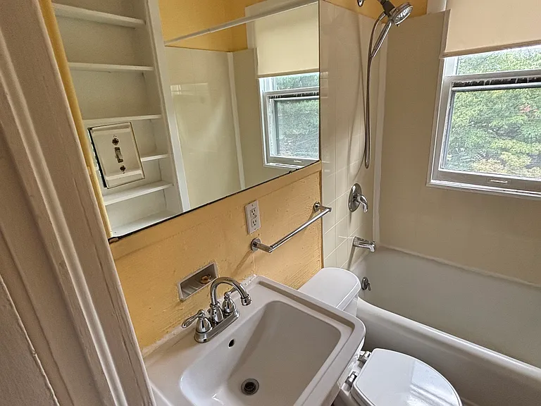422 King George Ave SW #3 — Photo 18