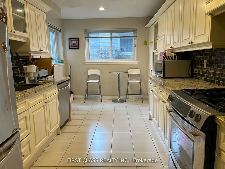 51 Ealing Dr — Photo 5