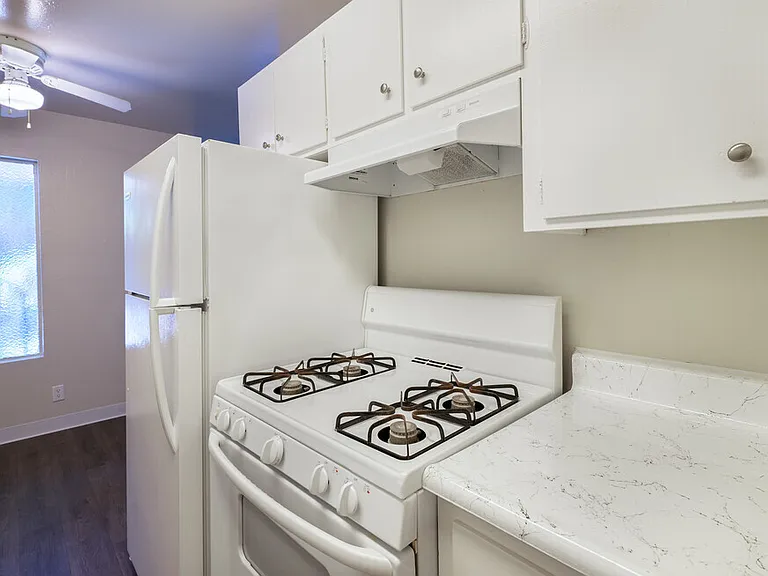 Kingston Place Apartments — Photo 17