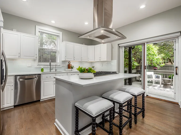 926 City Park Ave — Photo 14