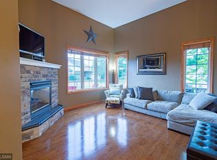 1126 Kingswood Cres, Faribault, MN 55021