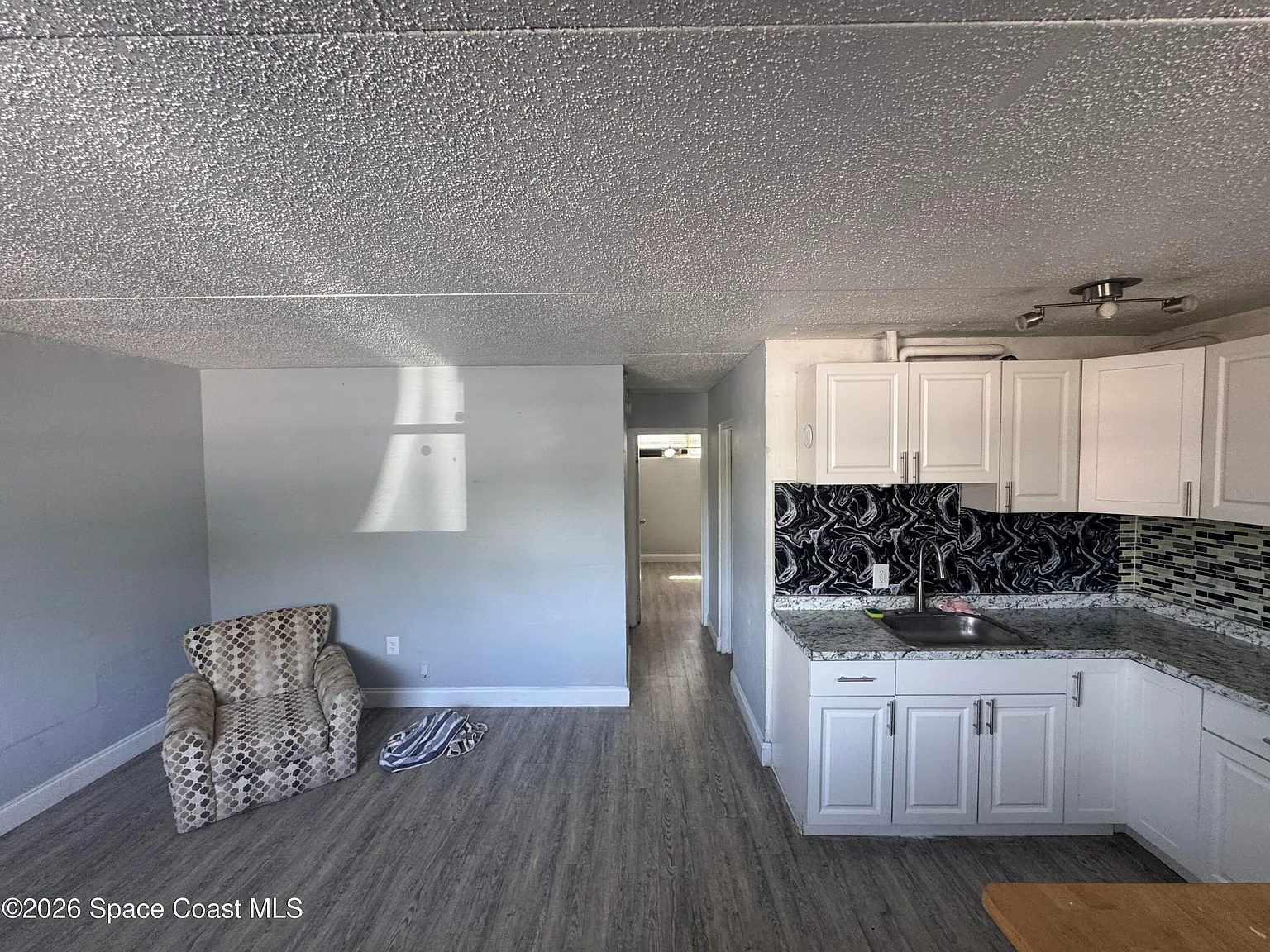 2 bed, 1.0 bath, 600 sqft, $995 — Photo 2