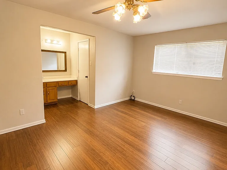 1718 Leicester St — Photo 7