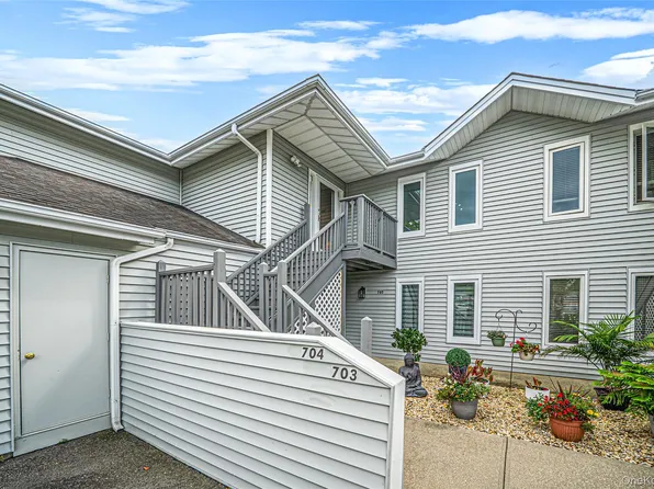704 Fenway Road, Saint James, NY 11780